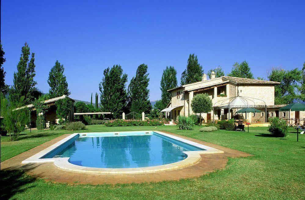 Agriturismo Le Due Torri Torre Quadrano Spello Exteriör bild