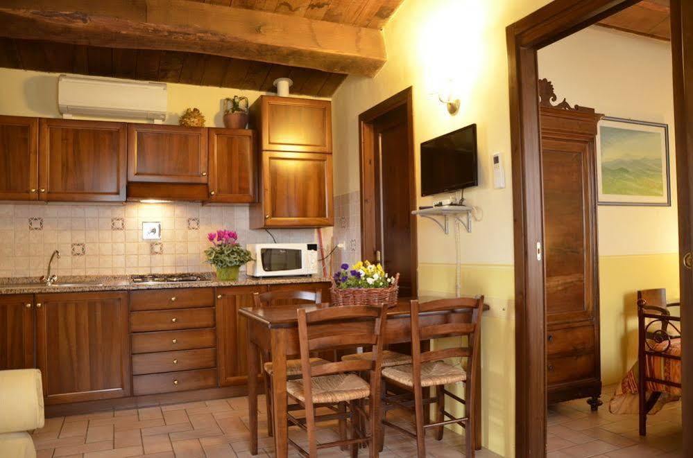 Agriturismo Le Due Torri Torre Quadrano Spello Exteriör bild