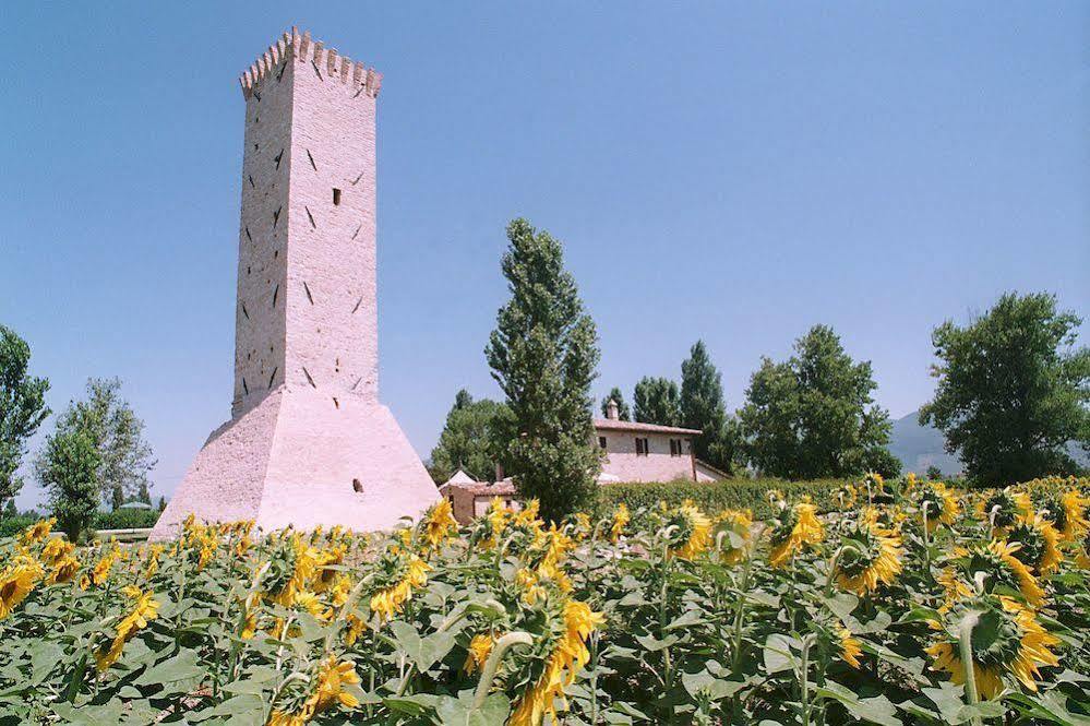 Agriturismo Le Due Torri Torre Quadrano Spello Exteriör bild