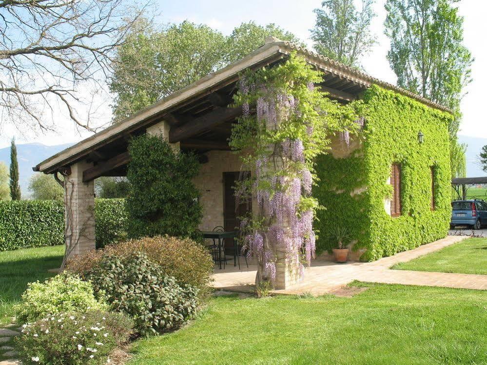 Agriturismo Le Due Torri Torre Quadrano Spello Exteriör bild