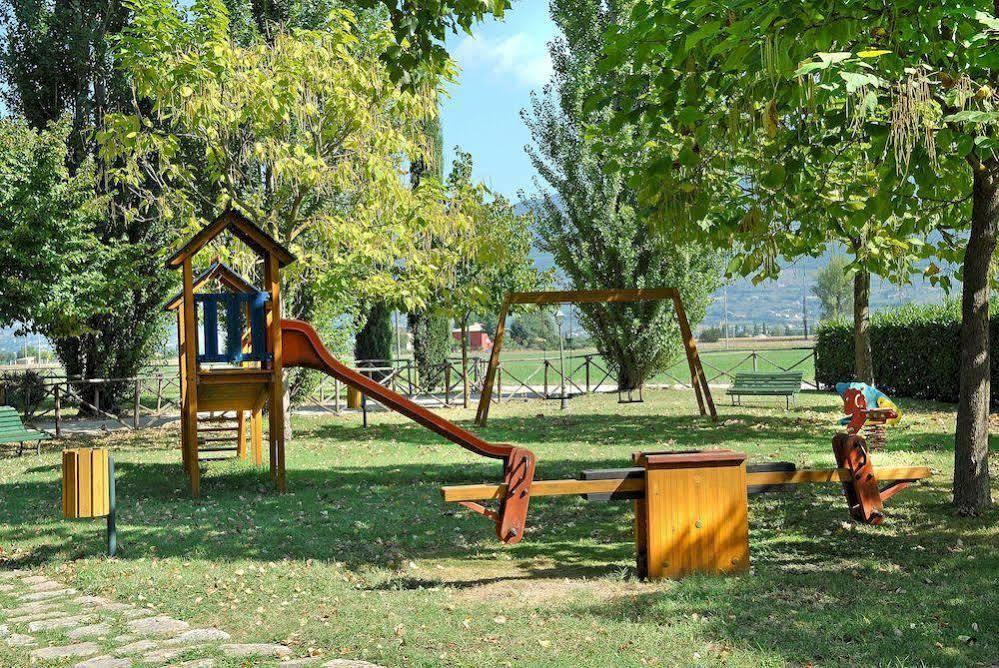 Agriturismo Le Due Torri Torre Quadrano Spello Exteriör bild