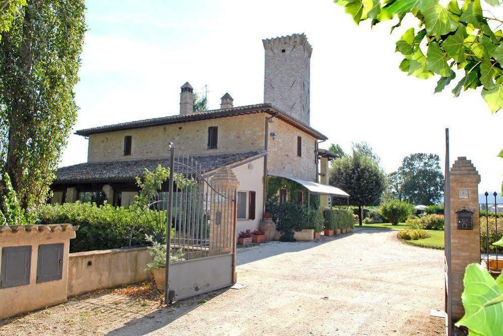 Agriturismo Le Due Torri Torre Quadrano Spello Exteriör bild